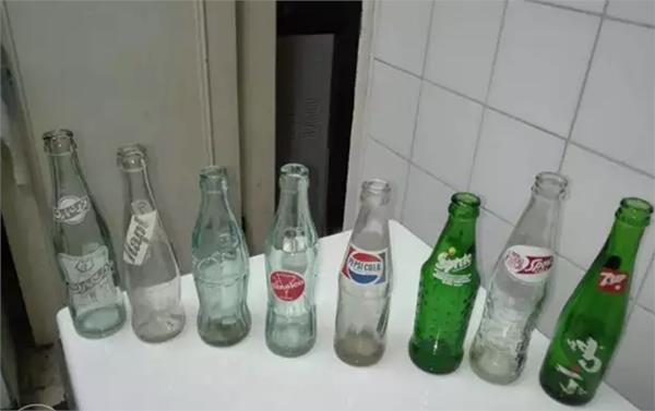زجاجات مياه غازية 