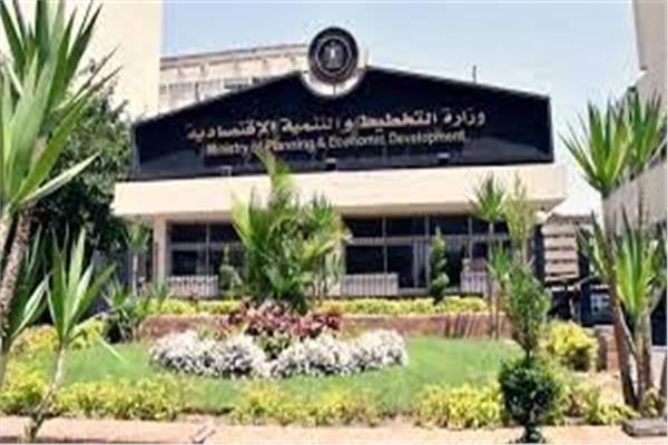 وفد وزارة التخطيط يتفقد مشروعات جامعة الإسكندرية 